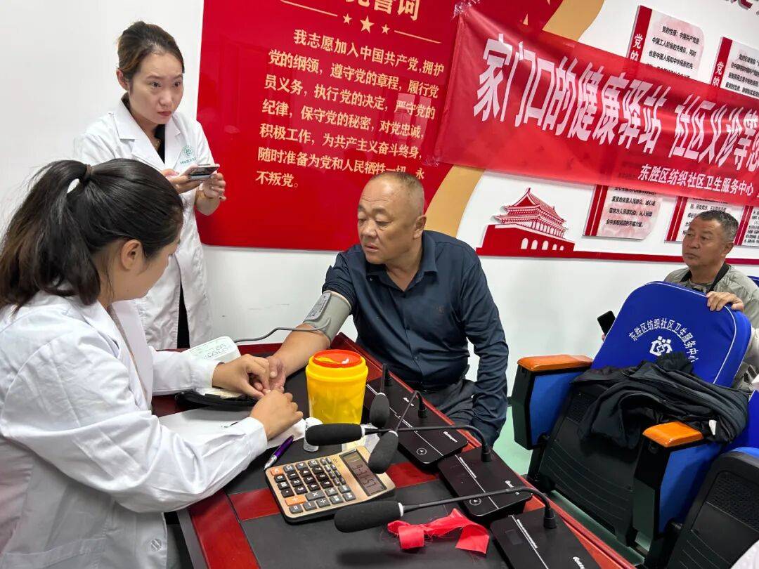 健康驛站服務(wù)暖人心 家門口的義診等您來(lái)